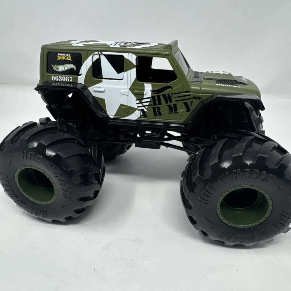 Monster Trucks *HW ARMY GREEN JEEP* TRUCK DIE-CAST 1:24 2018 Hot Wheels‎ Toy!!!